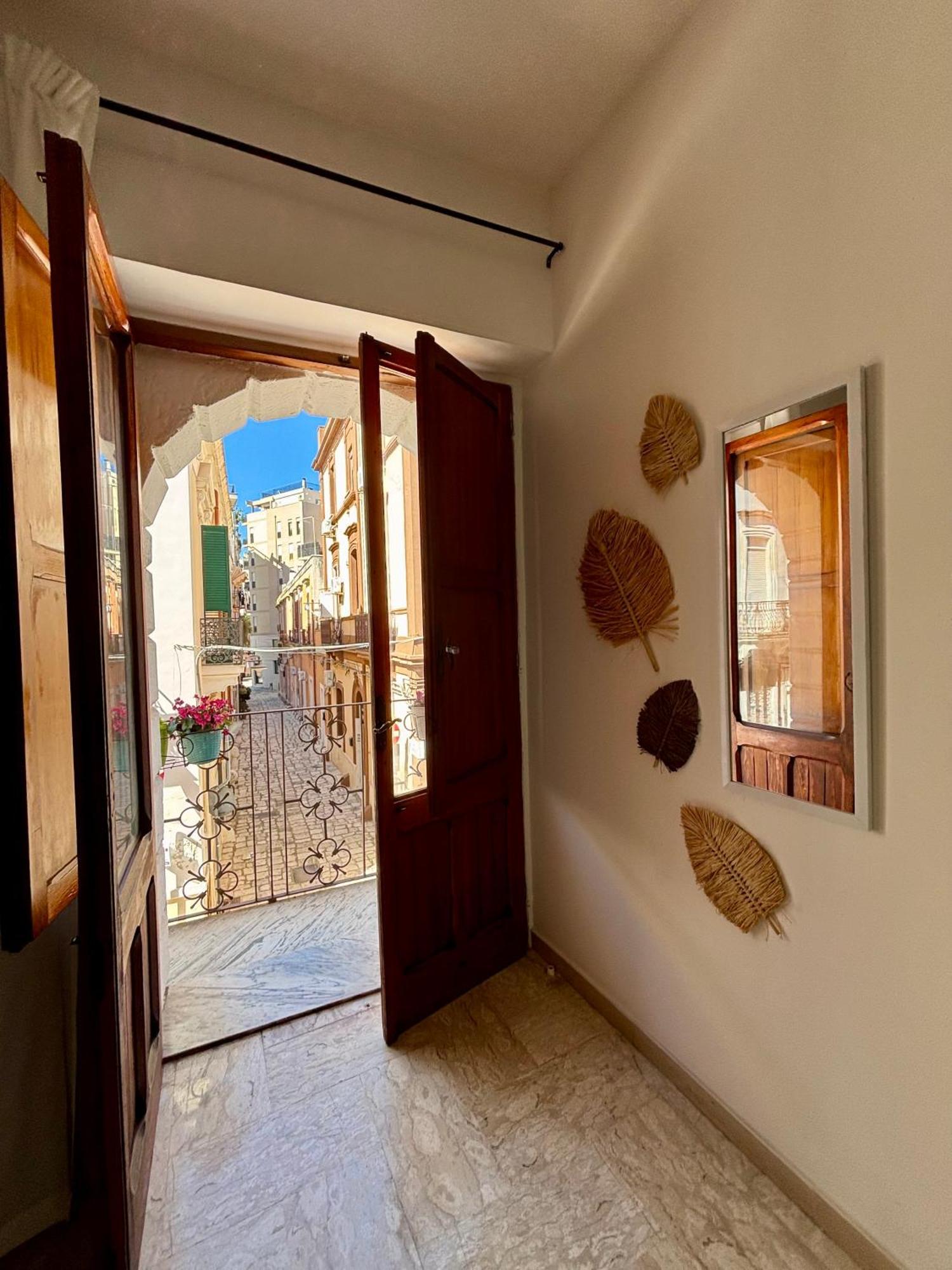 La Pergola Del Centro Lejlighed Brindisi Eksteriør billede